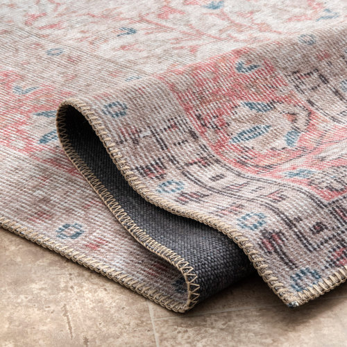 Bungalow Rose Waldrop Flatweave Vintage Medallion Machine Washable